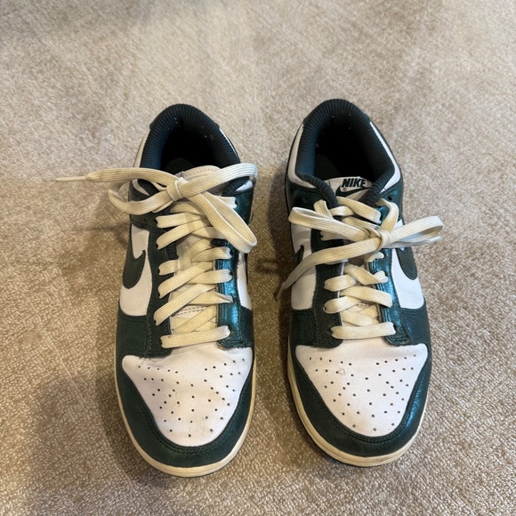 Nike Dunk Low Vintage Green Women’s - DQ8580-100 - Picture 1 of 12